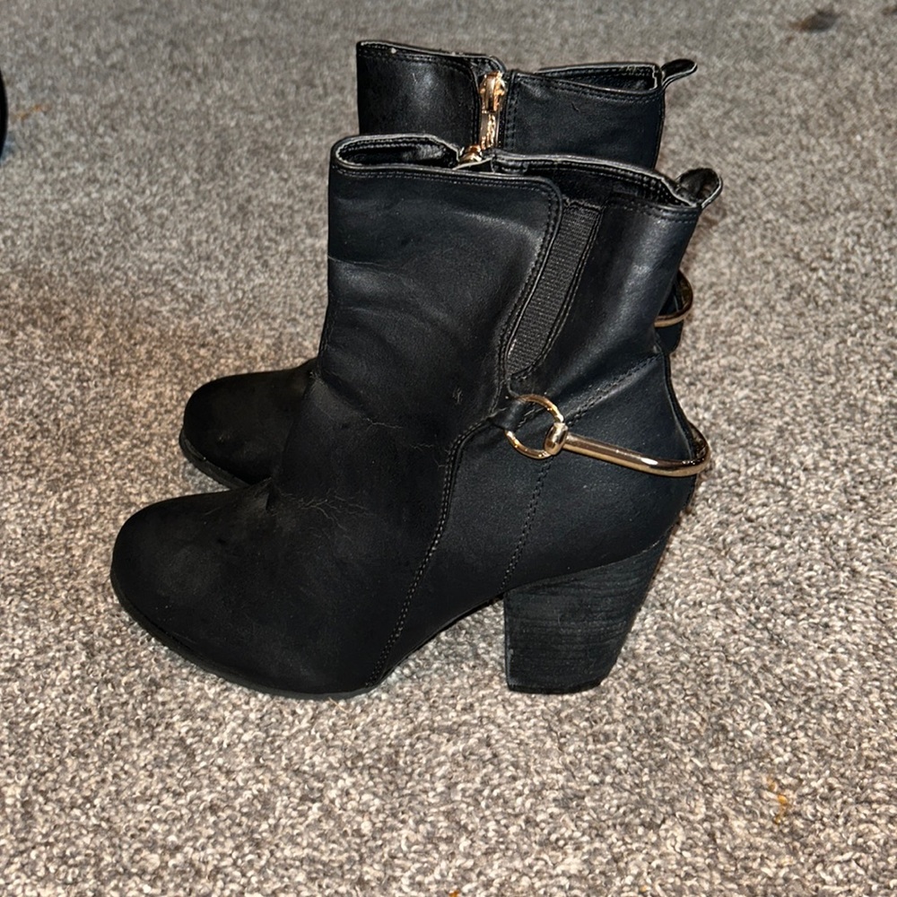 Heeled boots